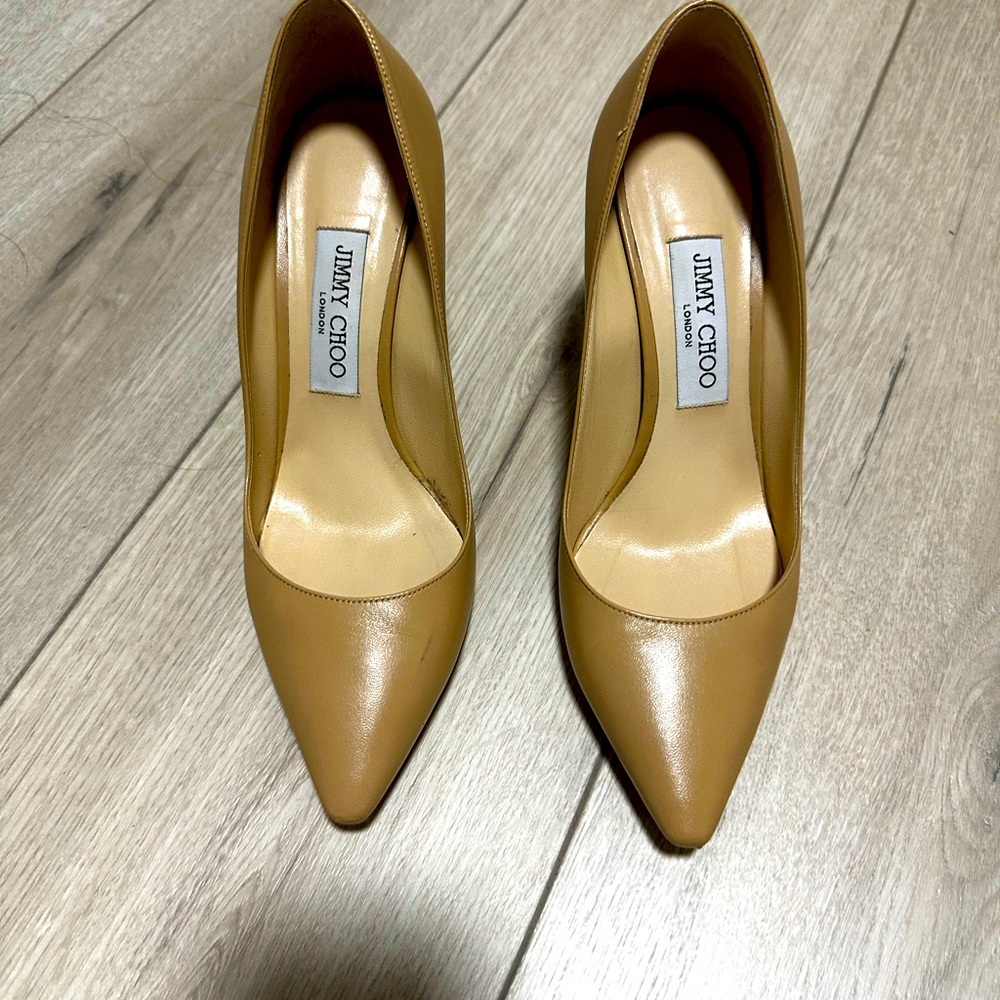 JIMMY CHOO NUDE PUMPS.